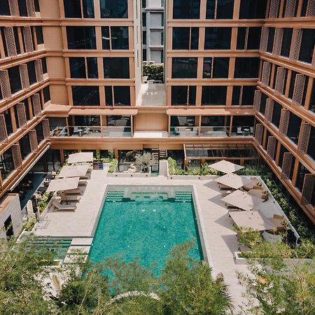 Nysa Hotel Bangkok Sukhumvit 11 Kültér fotó The hotel's courtyard
