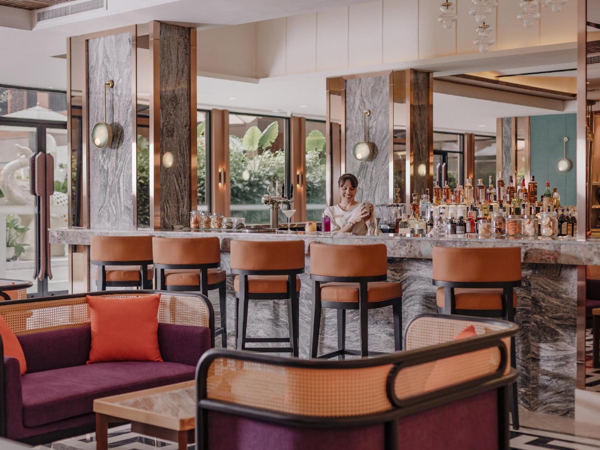 Nysa Hotel Bangkok Sukhumvit 11 Kültér fotó The bar at the lobby