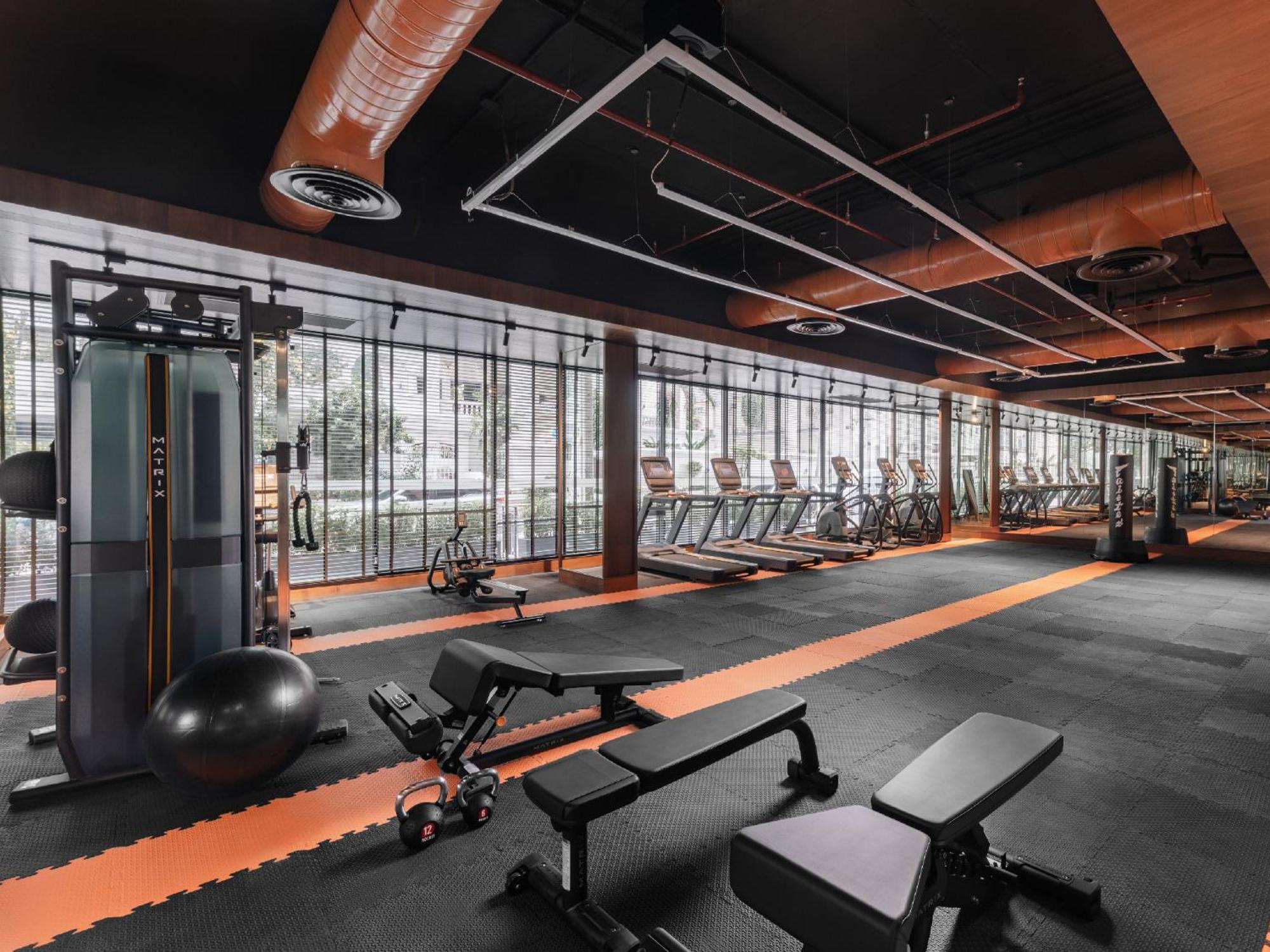 Nysa Hotel Bangkok Sukhumvit 11 Kültér fotó The gym at the hotel