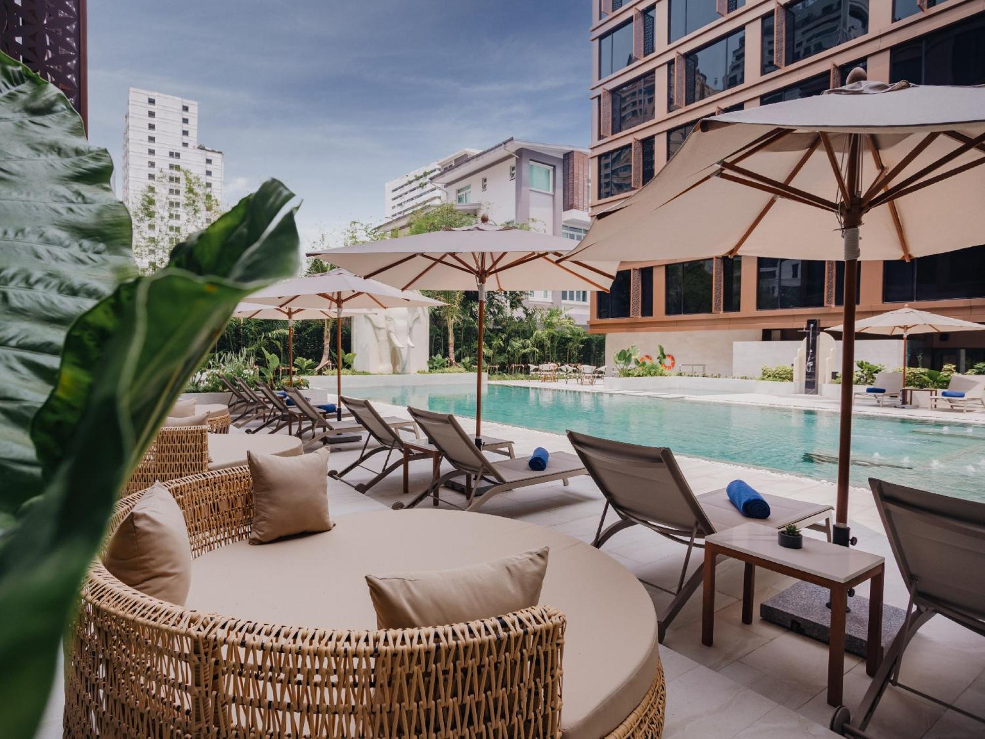 Nysa Hotel Bangkok Sukhumvit 11 Kültér fotó The swimming pool at the hotel