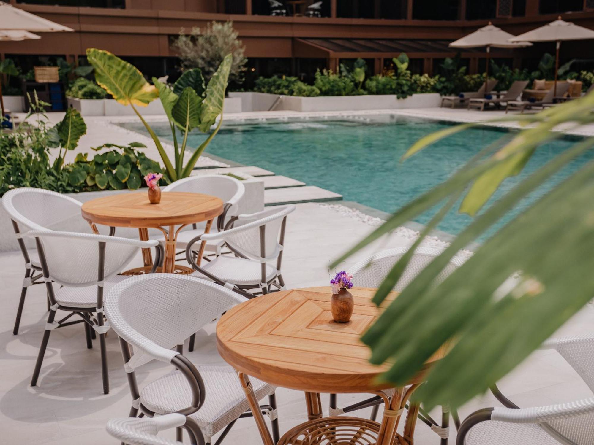 Nysa Hotel Bangkok Sukhumvit 11 Kültér fotó The pool at the hotel