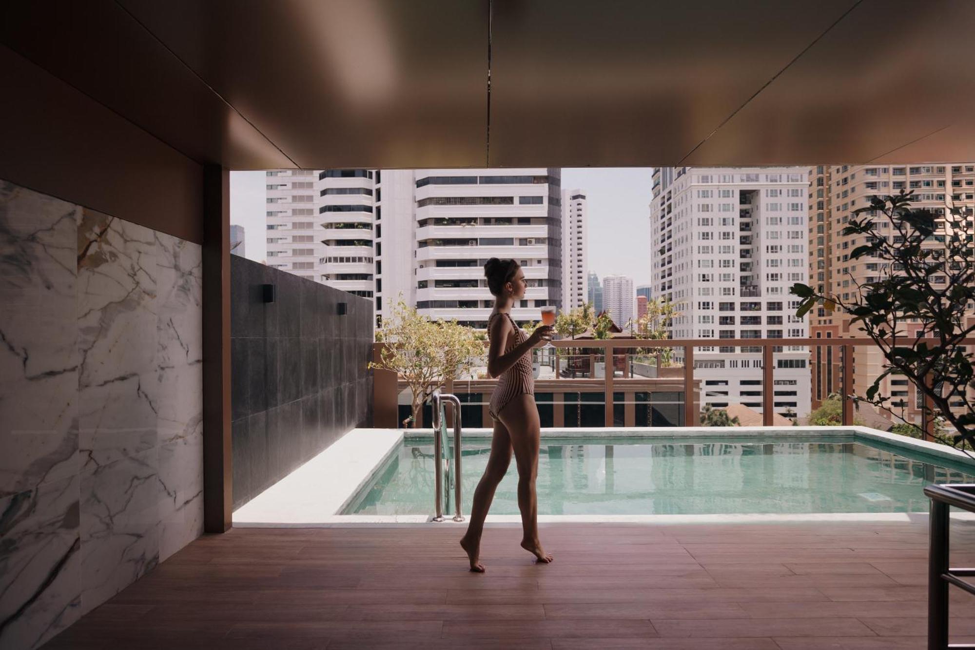 Nysa Hotel Bangkok Sukhumvit 11 Kültér fotó The rooftop pool at The Standard, Bangkok Sukhumvit