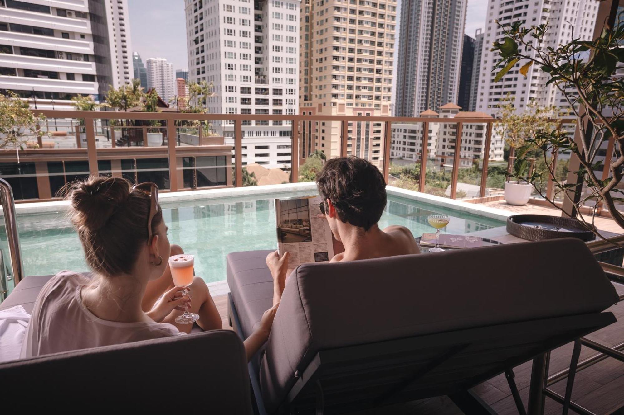 Nysa Hotel Bangkok Sukhumvit 11 Kültér fotó The rooftop pool at the hotel