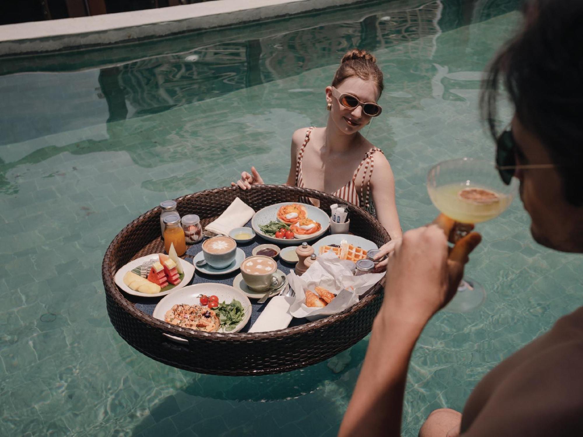 Nysa Hotel Bangkok Sukhumvit 11 Kültér fotó Floating breakfast at Alila Villas Uluwatu